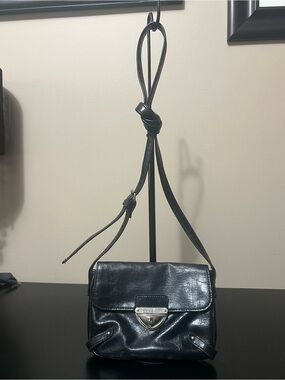 Kenneth Cole Reaction Black Leather Crossbody Bag with Silver-Tone Hardware